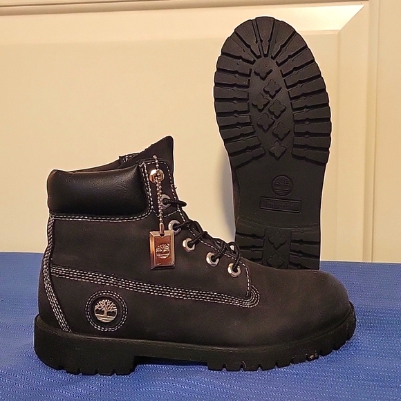 Black Timberland Boots - Picture 2 of 5